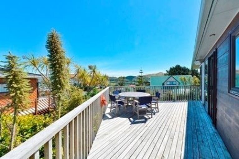 Photo of property in 12 Dominica Crescent, Grenada Village, Wellington, 6037