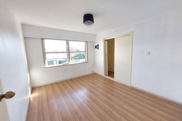 Photo of property in 5 Croydon Road, New Lynn, Auckland, 0600