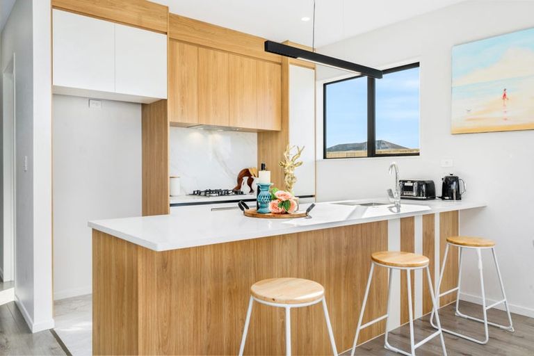 Photo of property in 17 Woven Place, Karaka, Papakura, 2113