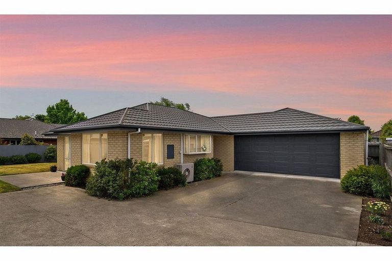 Photo of property in 402a Yaldhurst Road, Russley, Christchurch, 8042