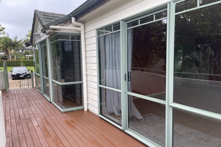 Photo of property in 14 Cayman Place, Unsworth Heights, Auckland, 0632