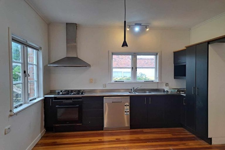 Photo of property in 1/113 Shakespeare Road, Milford, Auckland, 0620