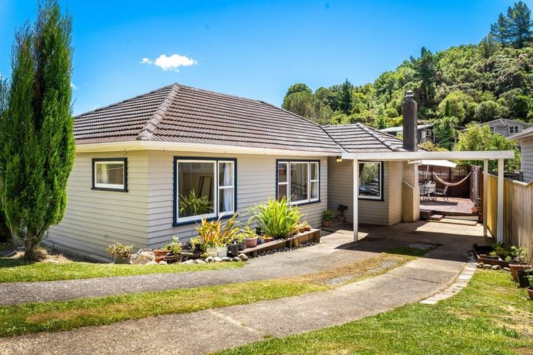 Photo of property in 28 Lowry Crescent, Stokes Valley, Lower Hutt, 5019
