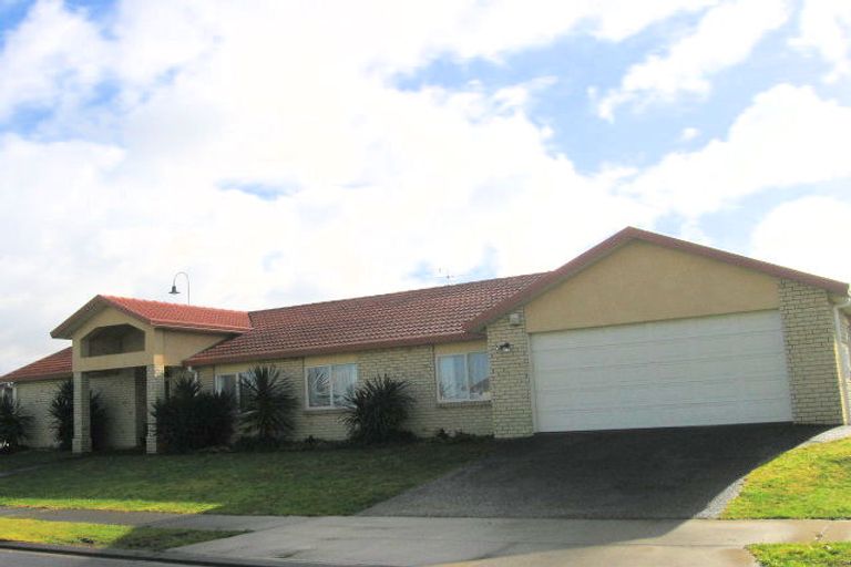 Photo of property in 2 Attymon Lane, East Tamaki, Auckland, 2016