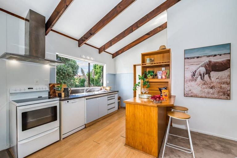 Photo of property in 24 Island View Terrace, Waikanae Beach, Waikanae, 5036