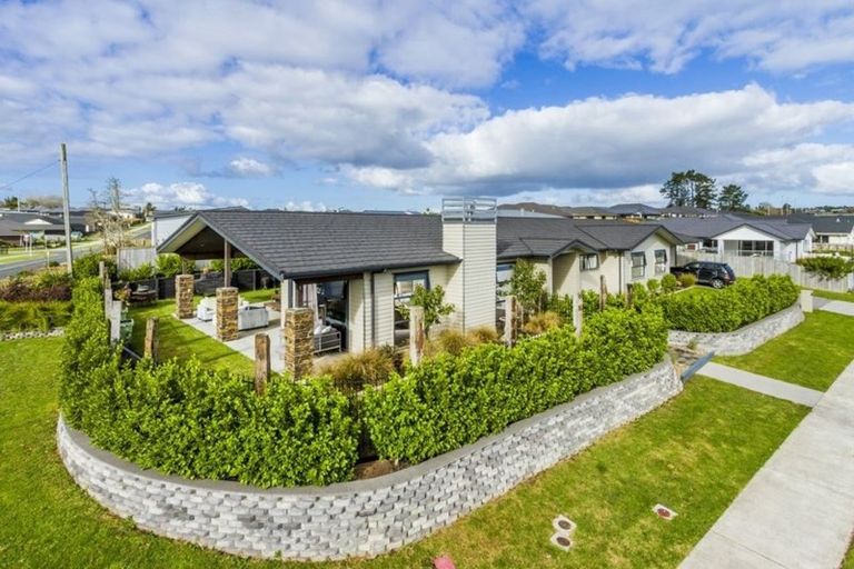 Photo of property in 1 Eric Farley Drive, Kumeu, 0810