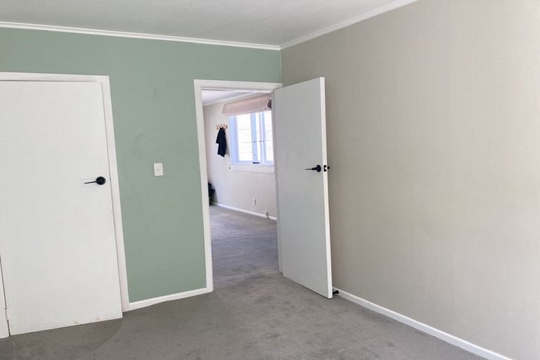 Photo of property in 108 Onepu Road, Lyall Bay, Wellington, 6022