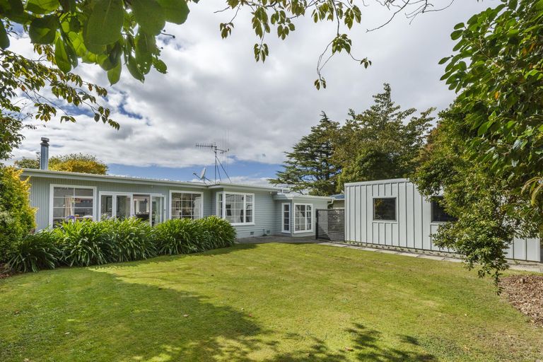 Photo of property in 15 Collingwood Street, Hokowhitu, Palmerston North, 4410