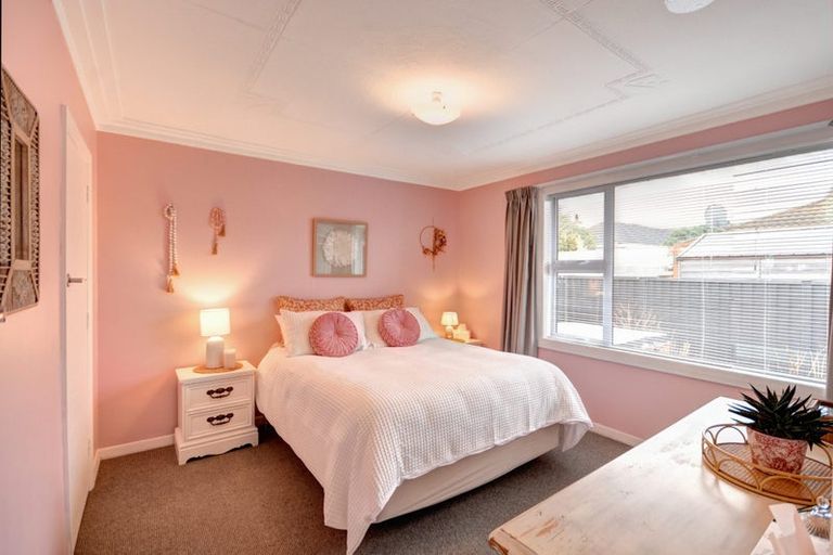 Photo of property in 141 Macandrew Road, South Dunedin, Dunedin, 9012