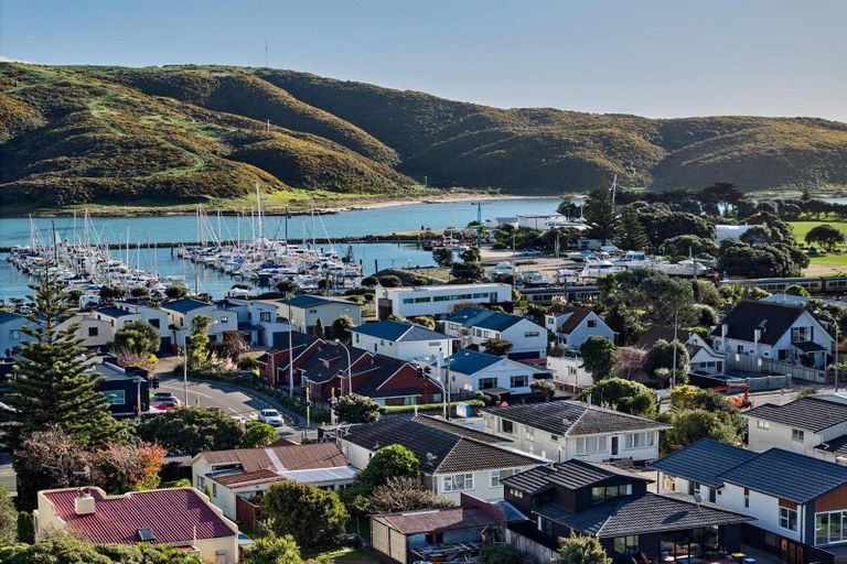 Photo of property in 14 Mana Esplanade, Paremata, Porirua, 5026