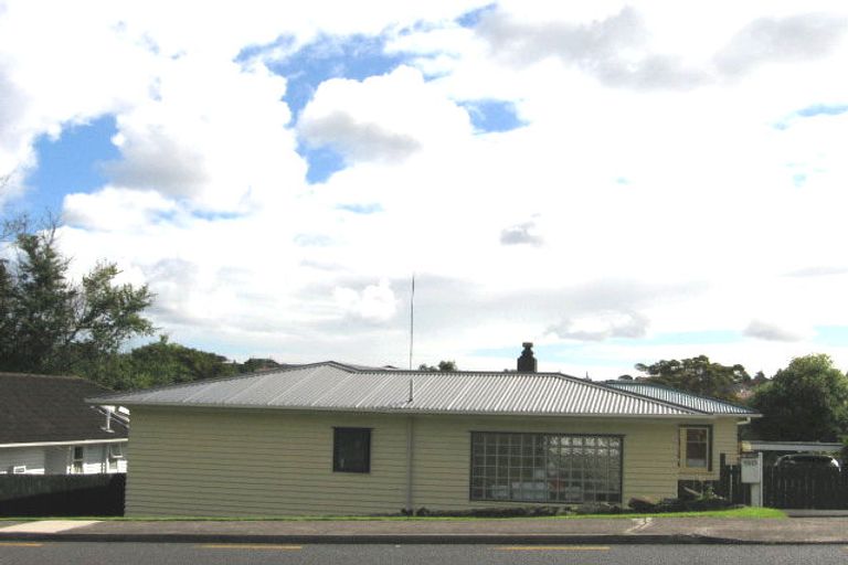 Photo of property in 2/130 Edmonton Road, Te Atatu South, Auckland, 0610