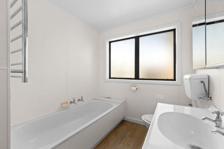 Photo of property in 28 Graham Street, Tinwald, Ashburton, 7700