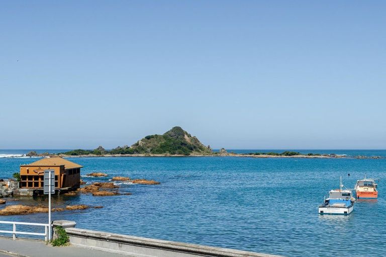 Photo of property in 3/222 The Esplanade, Island Bay, Wellington, 6023