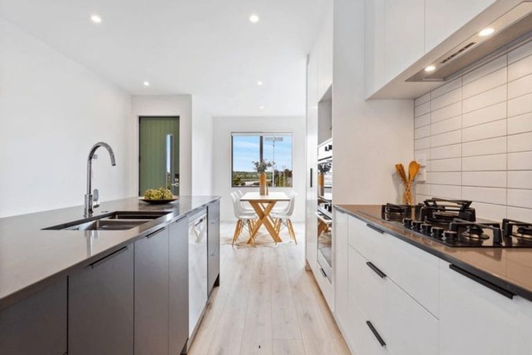 Photo of property in 5 Aquamarine Road, Rosehill, Papakura, 2113