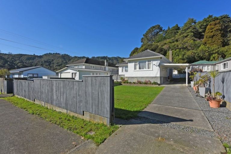 Photo of property in 2 Kereru Grove, Stokes Valley, Lower Hutt, 5019