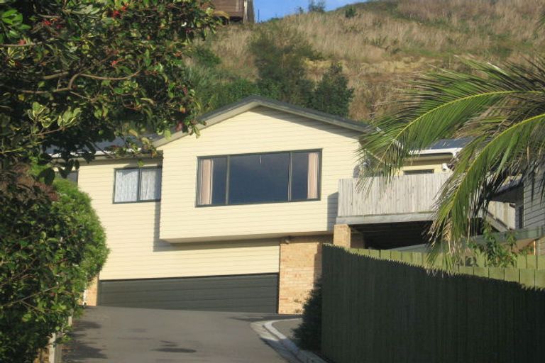 Photo of property in 5a Bishops Glen, Tawa, Wellington, 5028
