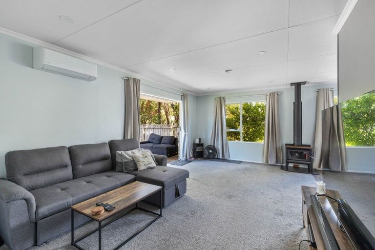 Photo of property in 2 Te Ngaere Place, Merrilands, New Plymouth, 4312