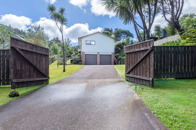 Photo of property in 143 Woodlands Park Road, Titirangi, Auckland, 0604