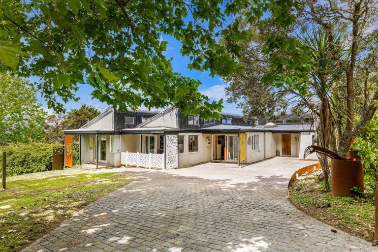 Photo of property in 48 Ngarahana Avenue, Paremoremo, Auckland, 0632