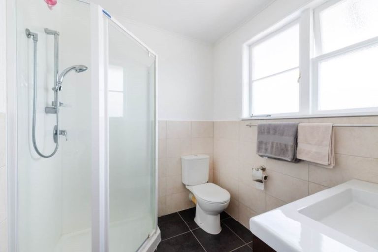 Photo of property in 65 Awaroa Road, Sunnyvale, Auckland, 0612