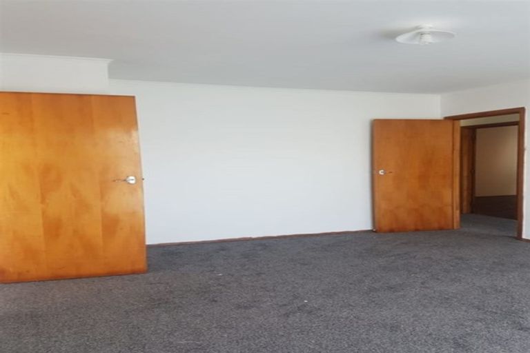 Photo of property in 11 Springside Place, New Lynn, Auckland, 0600
