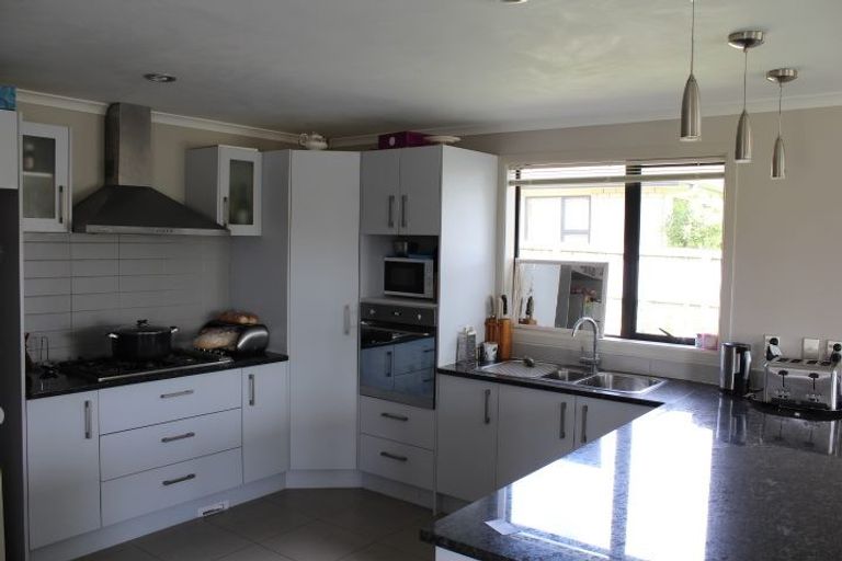 Photo of property in 102 Barrington Drive, Huntington, Hamilton, 3210