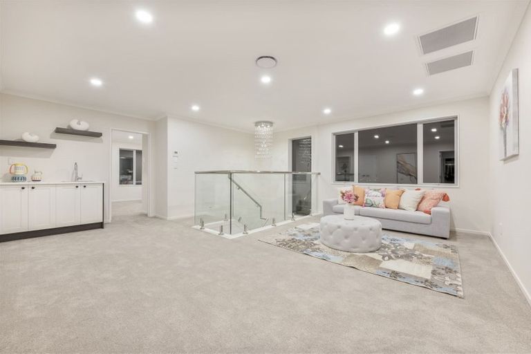 Photo of property in 92 Tir Conaill Avenue, Flat Bush, Auckland, 2019