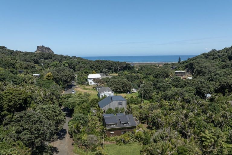 Photo of property in 126 Garden Road, Piha, New Lynn, 0772