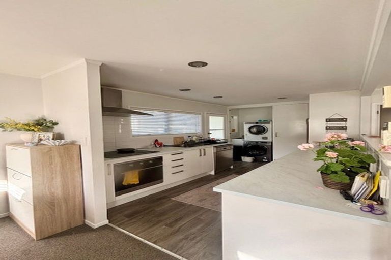 Photo of property in 1/31 Captain Scott Road, Glen Eden, Auckland, 0602