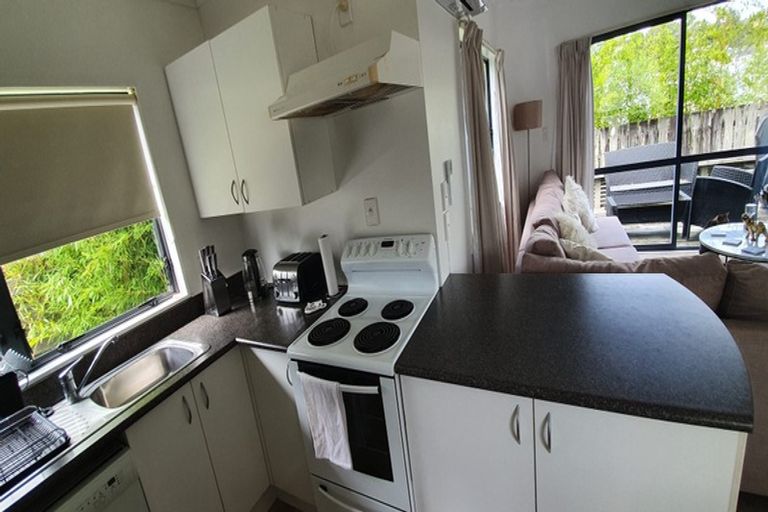 Photo of property in 2/22 Lambrown Drive, Totara Vale, Auckland, 0629