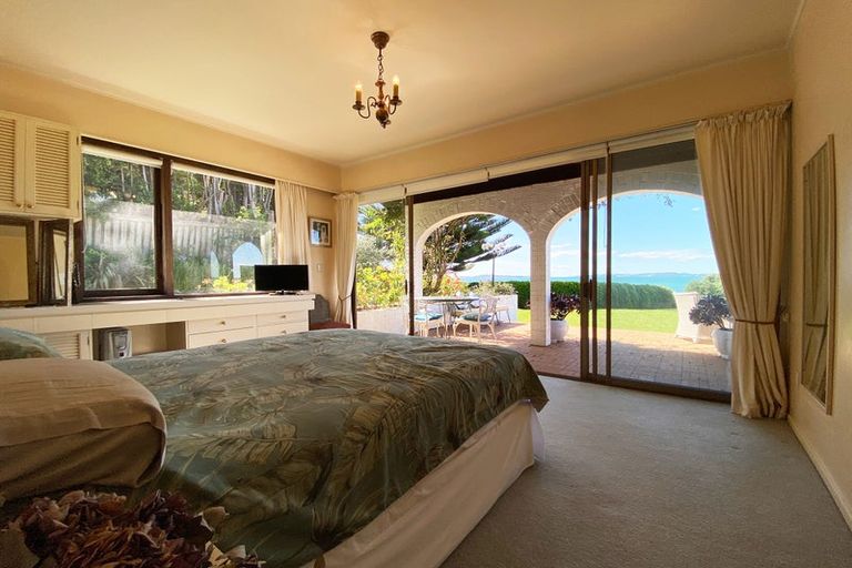 Photo of property in 18 Burford Place, Mellons Bay, Auckland, 2014