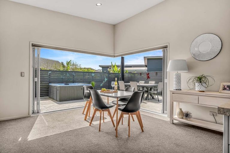 Photo of property in 10 Rena Place, Whitianga, 3510