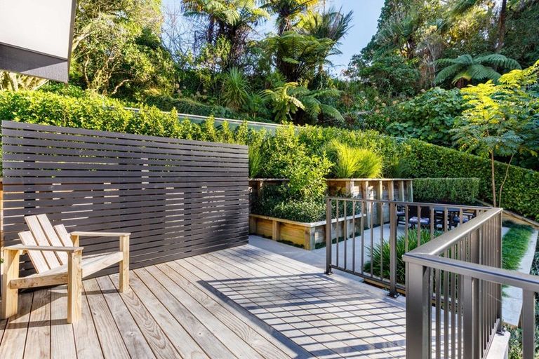 Photo of property in 4 Azalea Place, Brooklands, New Plymouth, 4310