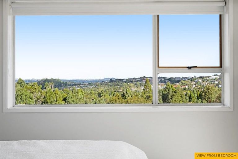 Photo of property in 52 Chelsea View Drive, Chatswood, Auckland, 0626