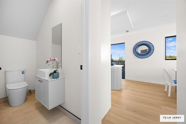 Photo of property in 41 Maungakaraka Road, Karaka, 2580