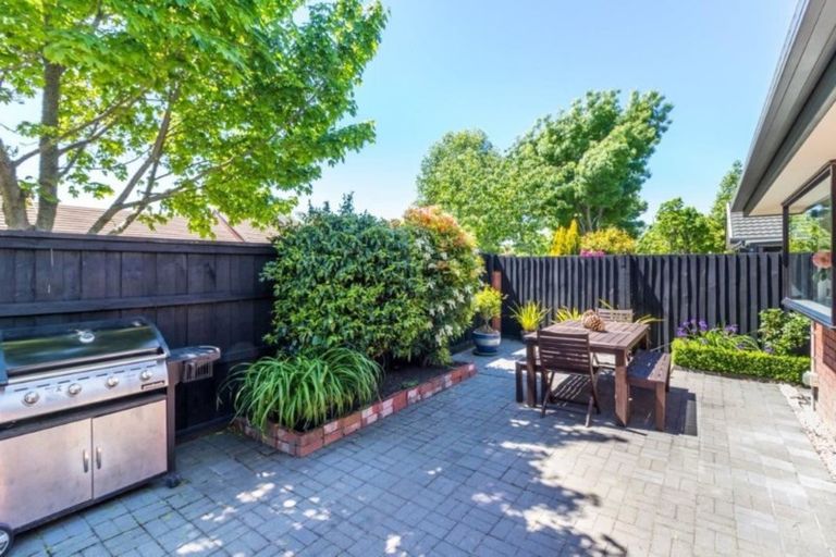 Photo of property in 94 Apsley Drive, Avonhead, Christchurch, 8042