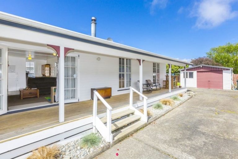Photo of property in 35 Tacoma Drive, Totara Park, Upper Hutt, 5018