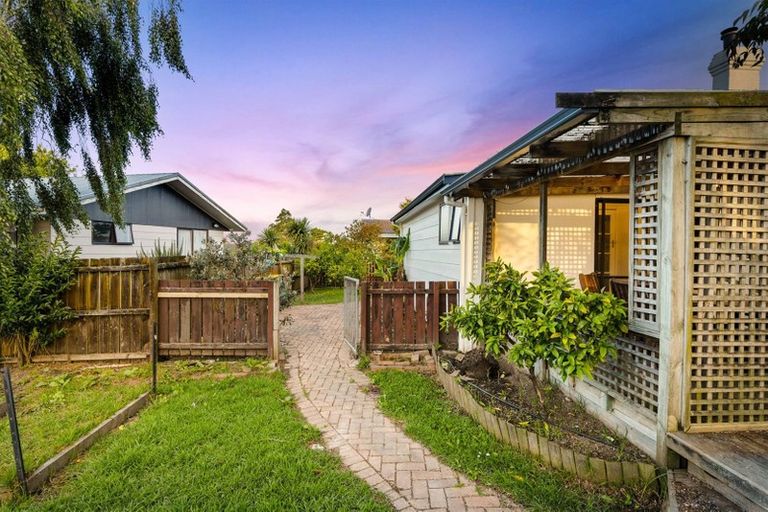 Photo of property in 1/17 Glen Road, Ranui, Auckland, 0612