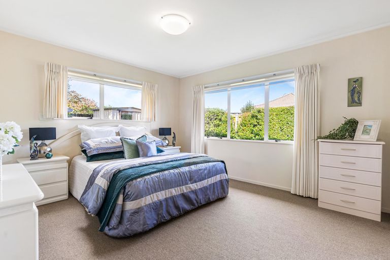 Photo of property in 41 Headcorn Place, Botany Downs, Auckland, 2010