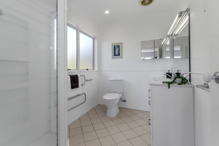 Photo of property in 1/16 Sailfish Drive, West Harbour, Auckland, 0618