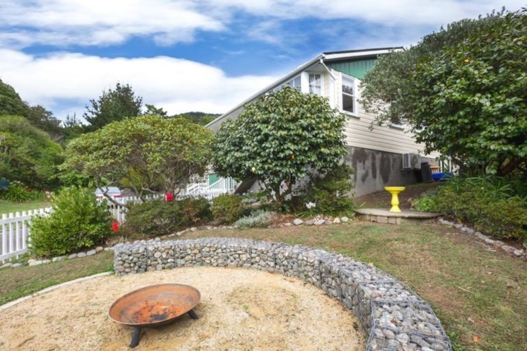 Photo of property in 5 Sunrise Boulevard, Tawa, Wellington, 5028