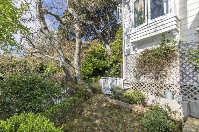 Photo of property in 40 Ngaio Road, Kelburn, Wellington, 6012