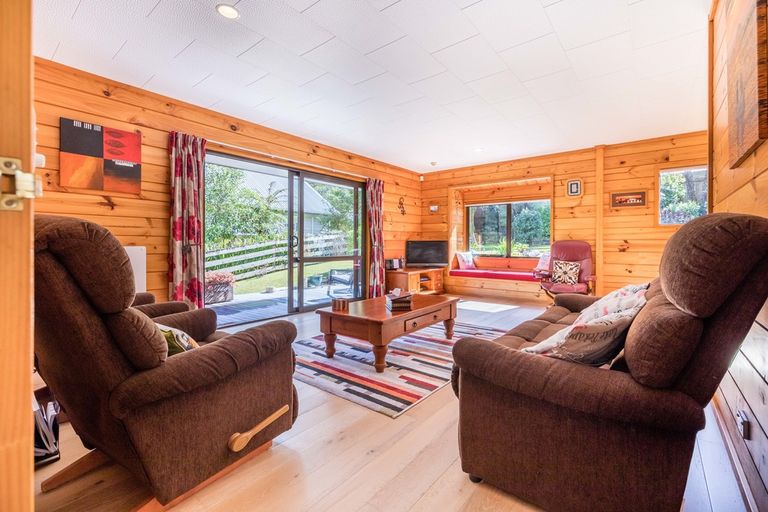 Photo of property in 143 Woodlands Park Road, Titirangi, Auckland, 0604