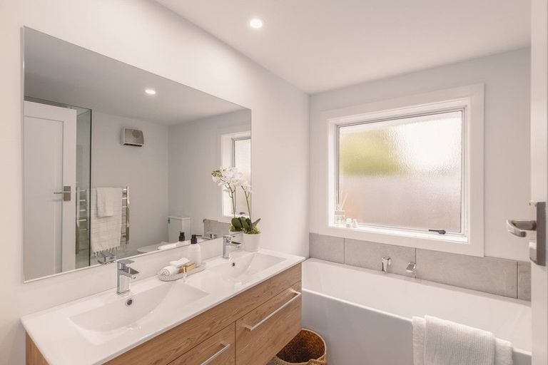 Photo of property in 3b Memorial Avenue, Ilam, Christchurch, 8053