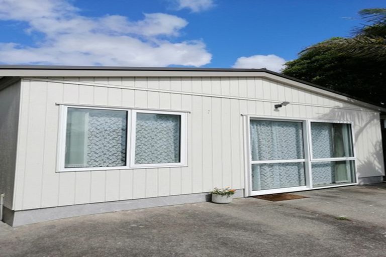 Photo of property in 26 Caribbean Drive, Unsworth Heights, Auckland, 0632