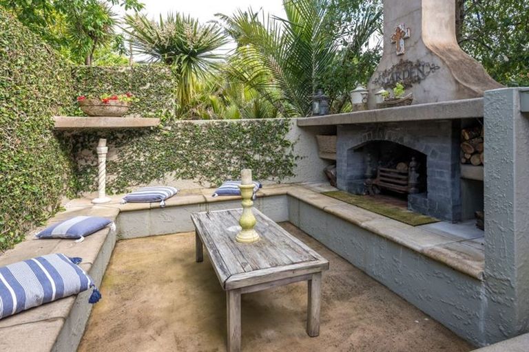 Photo of property in 19 Montgomery Crescent, Cockle Bay, Auckland, 2014