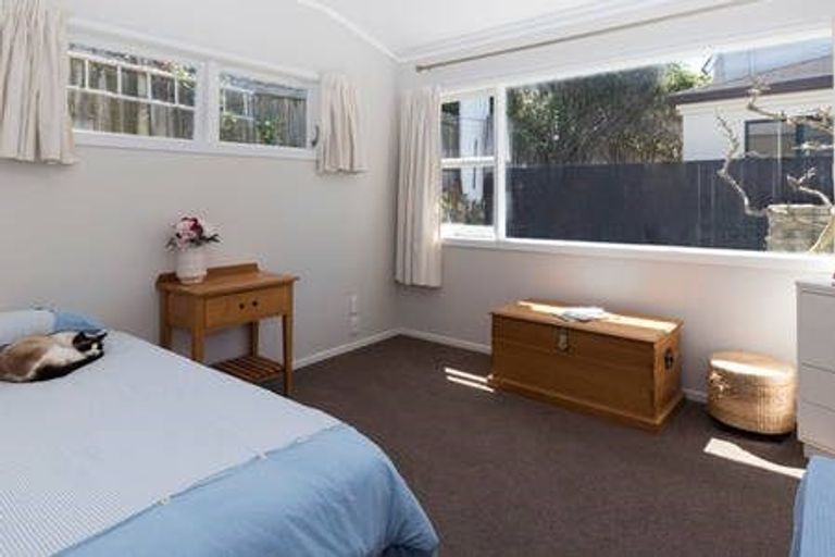 Photo of property in 42a The Esplanade, Eastern Beach, Auckland, 2012