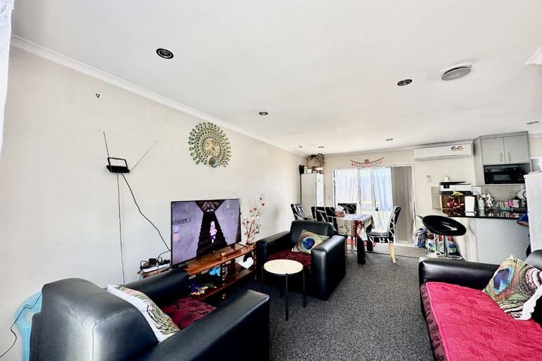 Photo of property in 37 Alabaster Drive, Papatoetoe, Auckland, 2025