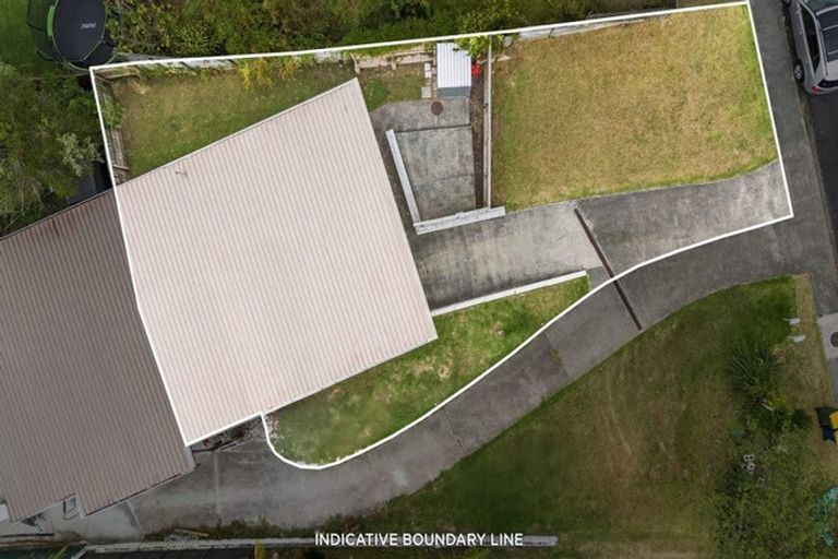 Photo of property in 1/2 Flavia Close, Torbay, Auckland, 0630