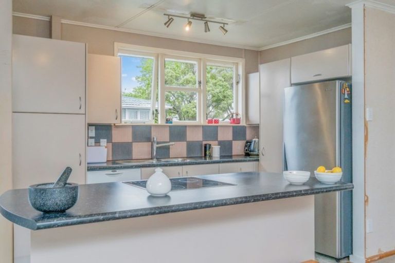 Photo of property in 7 Muir Avenue, Mangere Bridge, Auckland, 2022